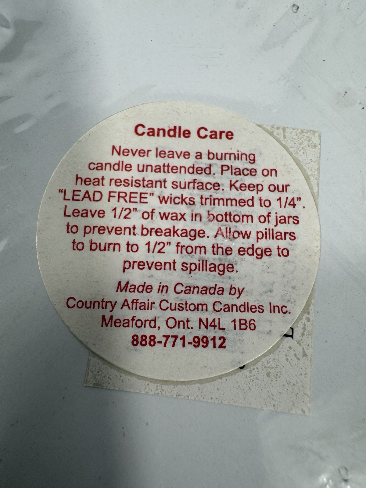 Country Affair -CONCORD GRAPE Candle w/ Wreath & White Metal Plate – Made Canada