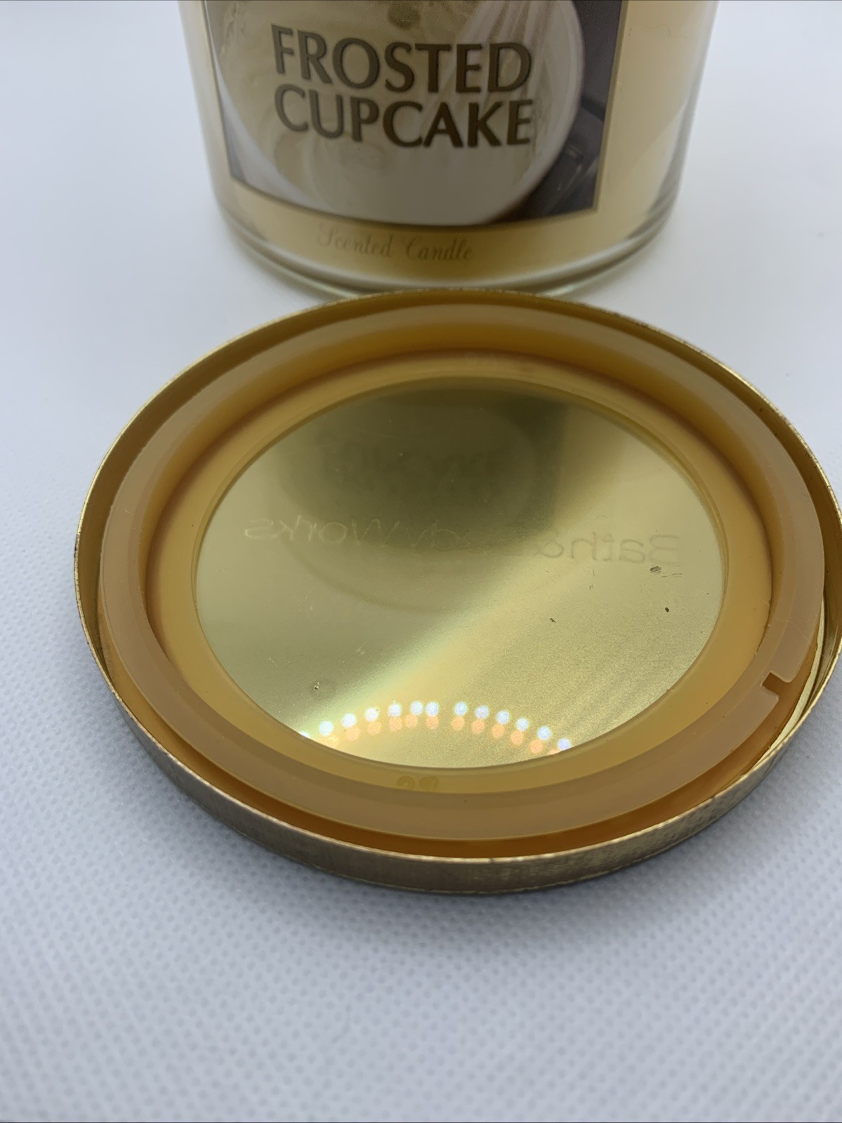 Bath & Body Works White Barn FROSTED CUPCAKE 3-Wick Candle 14.5 oz unburned.
