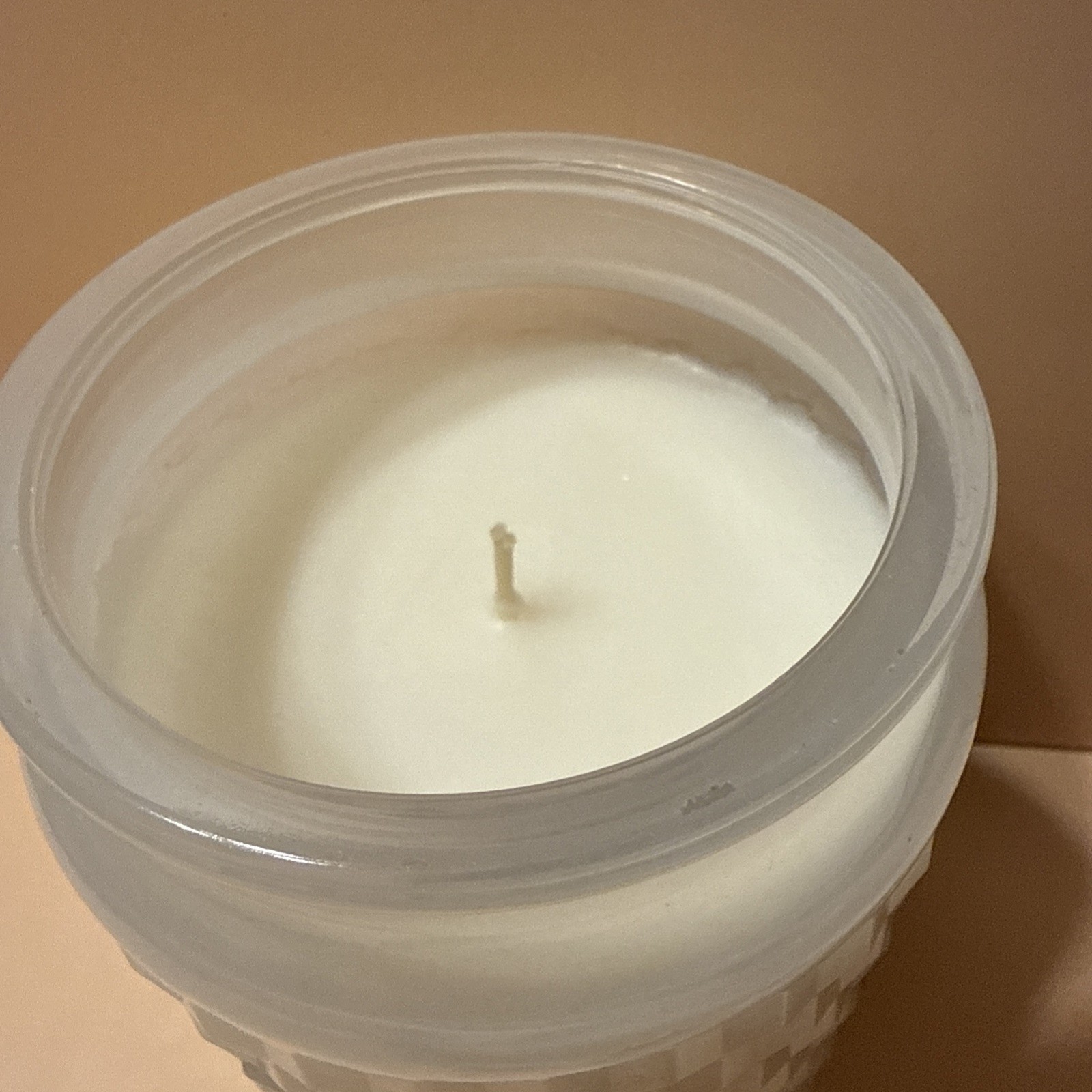 VOLUSPA ~ MILK ROSE ~ Glass Jar Scented Candle 18 oz ROSE MARSHMALLOW AMBER