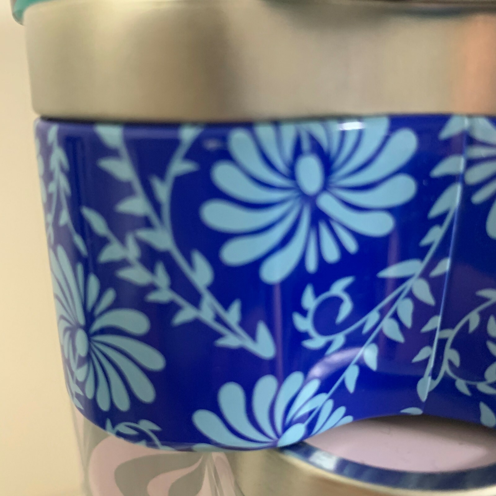 Yankee Candle Y. Collection No.2 New York Perfumed Tin Quatrefoil 6.8 oz Candle