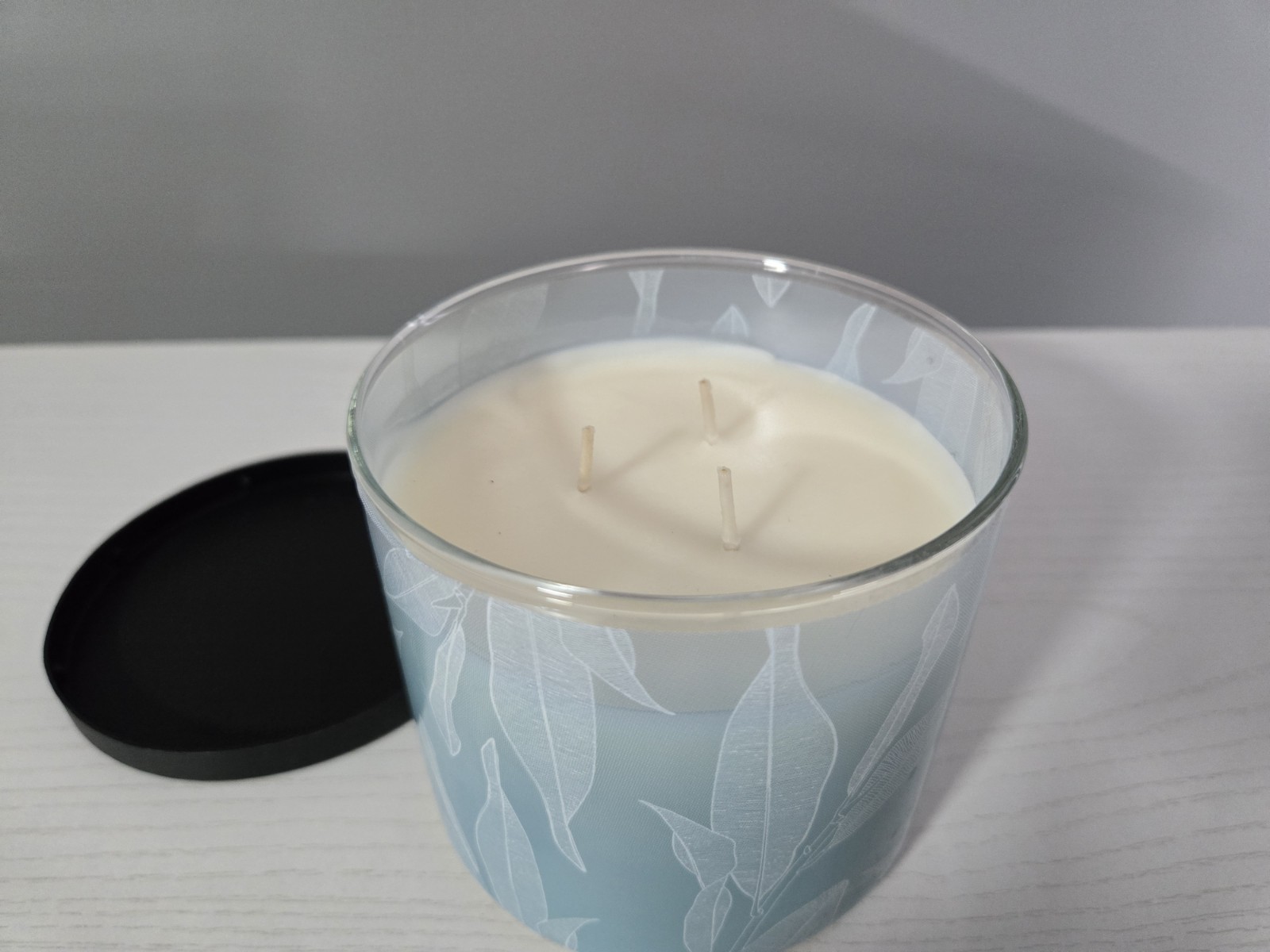 Mainstays Scented Candle – Garden Rain (Green Floral, Water Lily, Apple Blossom)