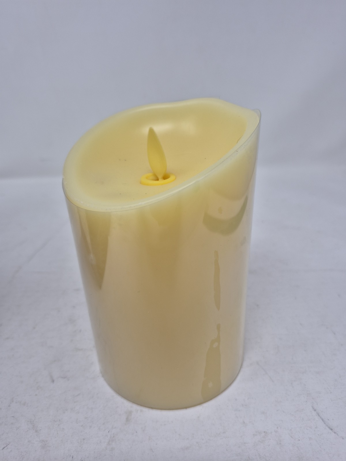 Luminara Flicker Flameless Candle Vanilla Scented Wax Pillar Timer-Very Good.