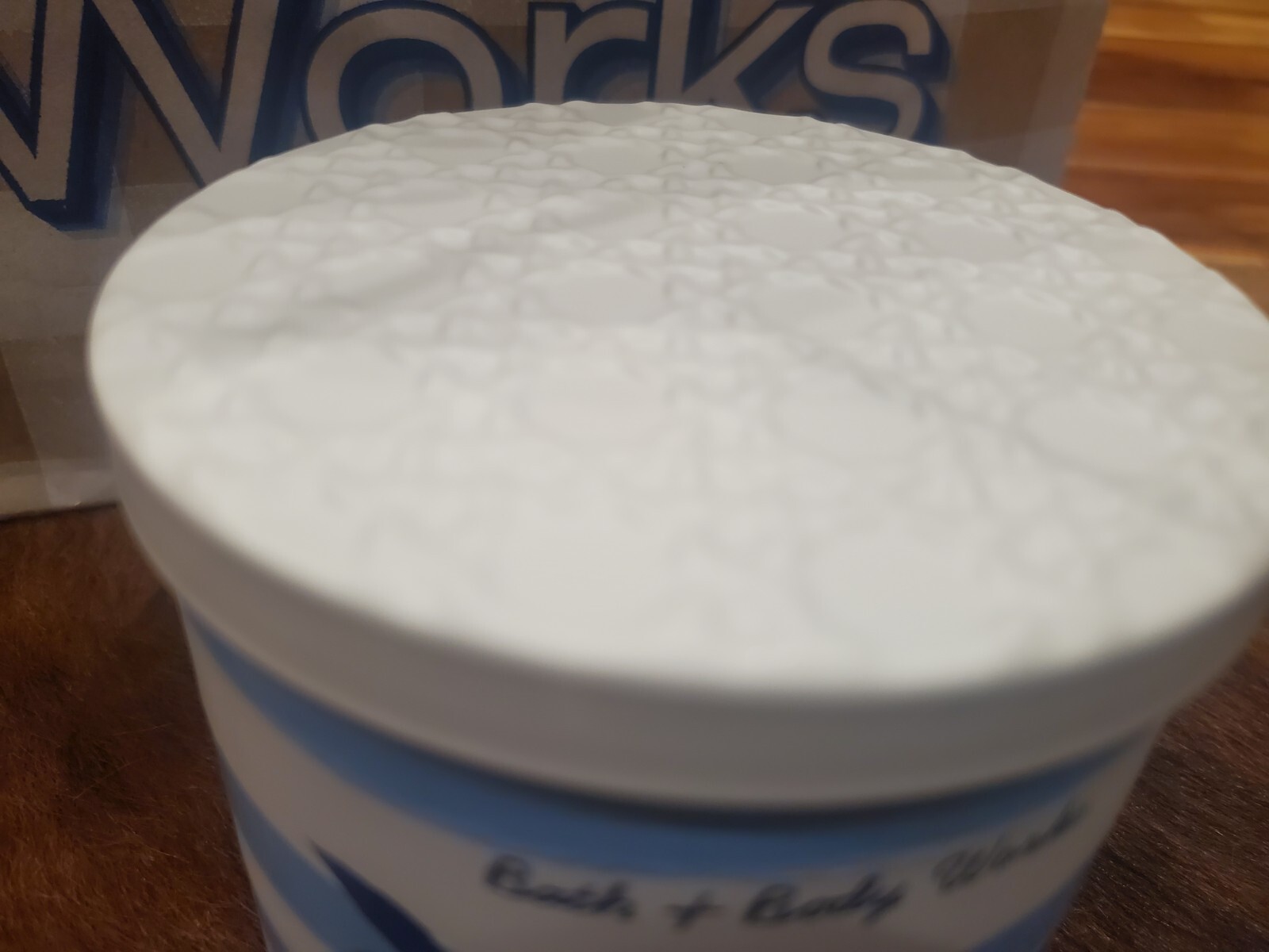 Bath and Body Works Sea Salt & Sails 3 Wick Candle Textured Lid Burns 25-45 Hrs