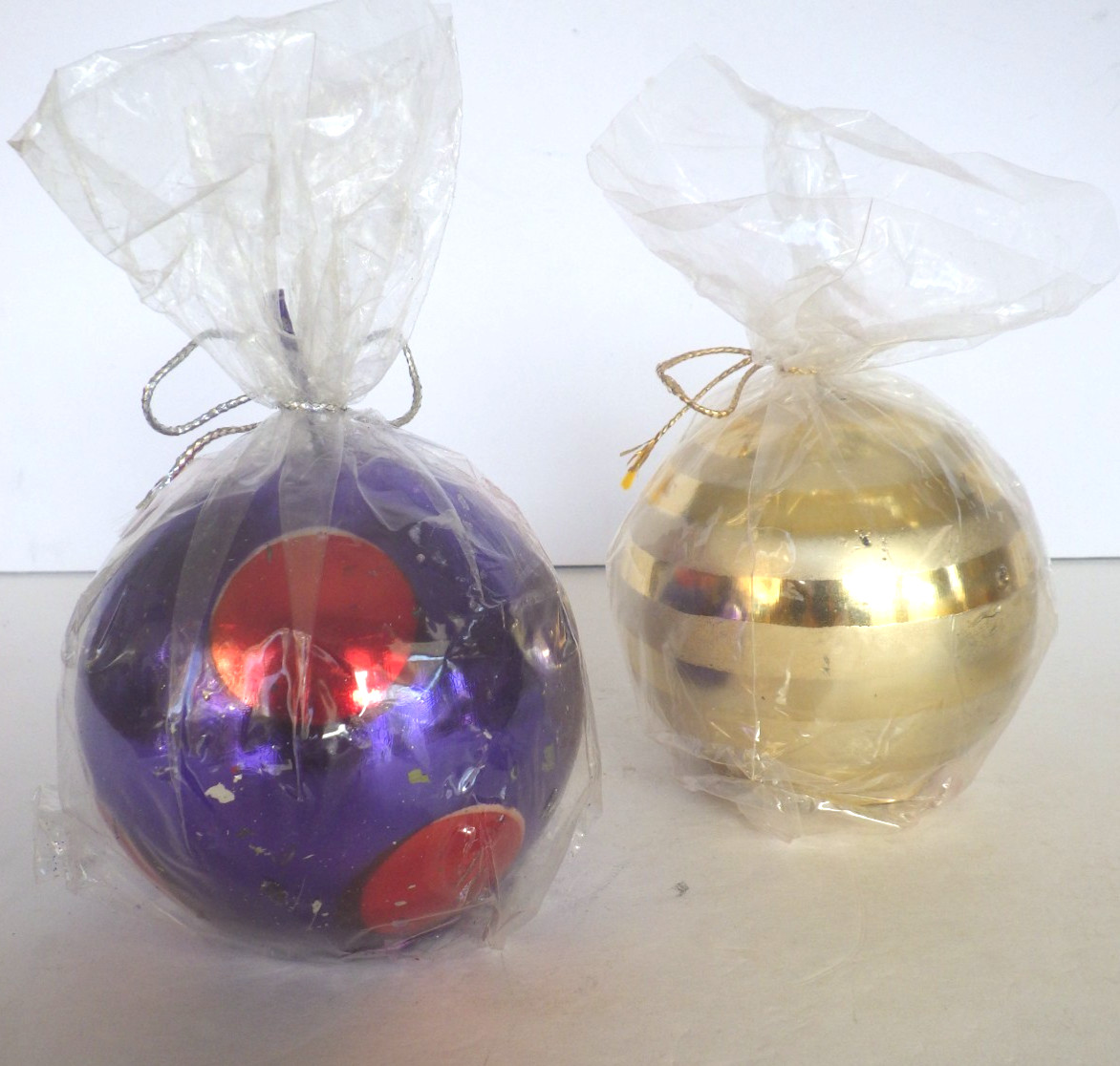 Crate & Barrel 3 1/2″ Christmas Ball Candles Set of 2 New Made in Italy