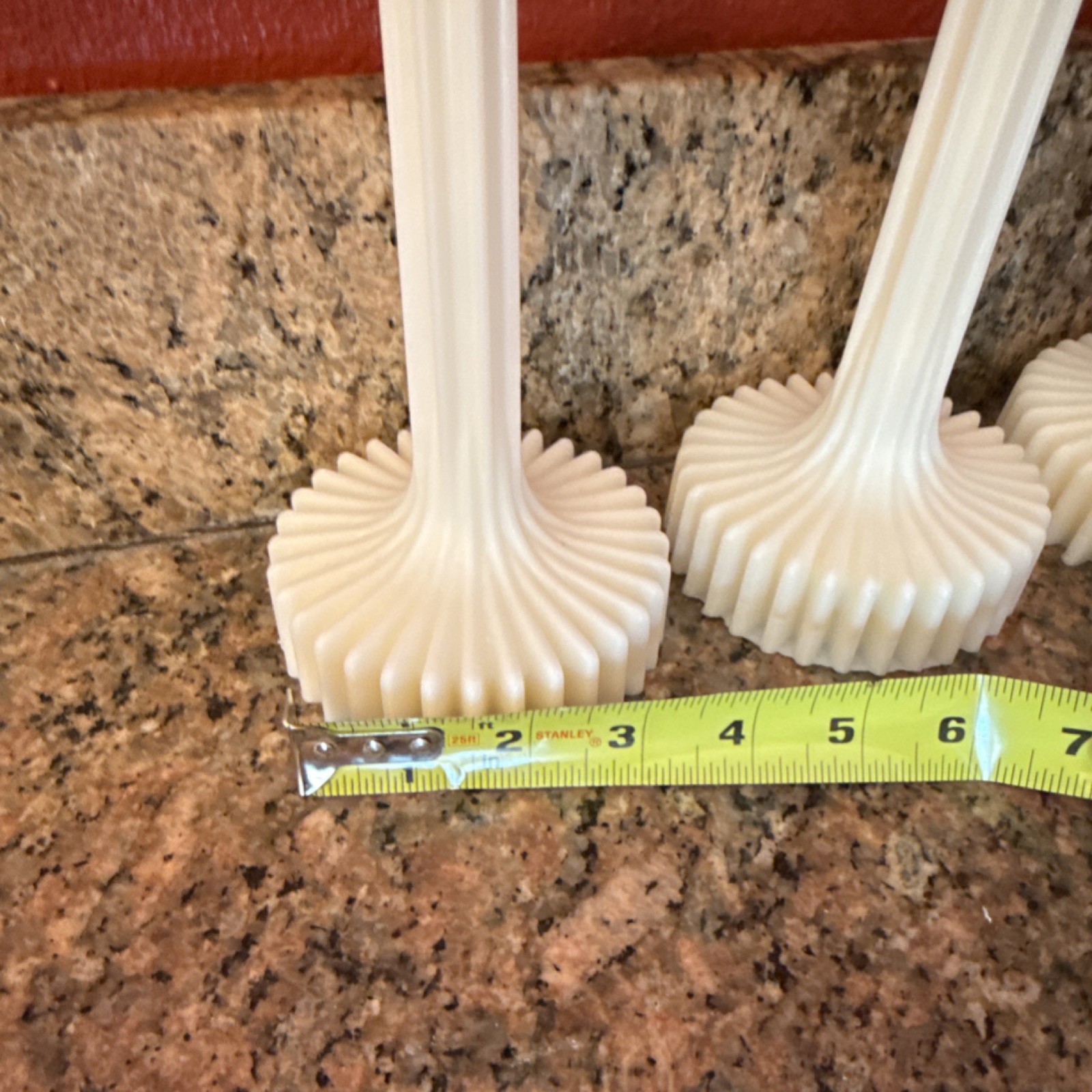 Set of 3 White Wax Asymmetrical Decorative Candles Modern Design Various Heights