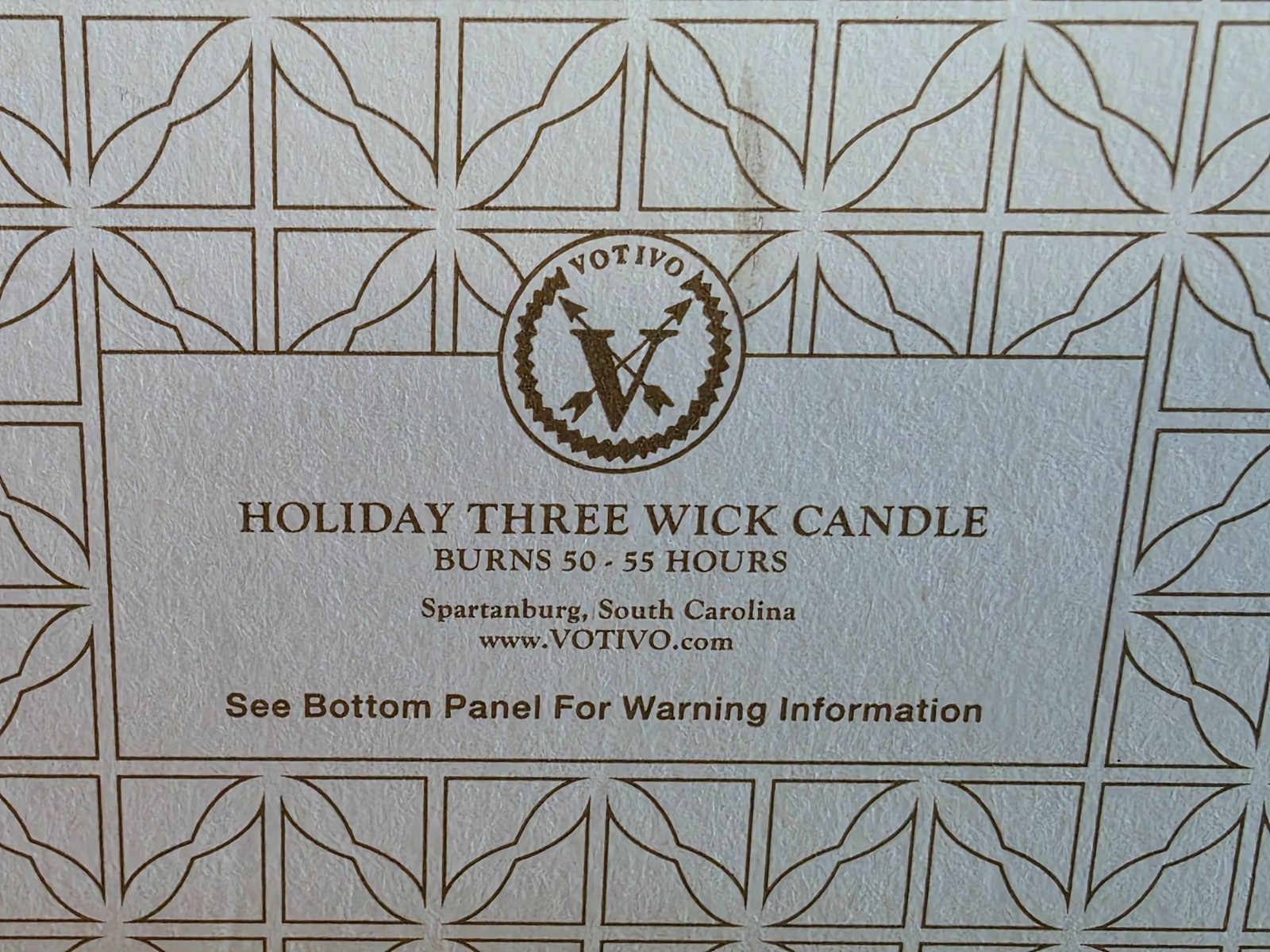 Votivo RED CURRANT” Holiday 3 Wick Candle – 17oz Tart Citrus & Cassis Geranium