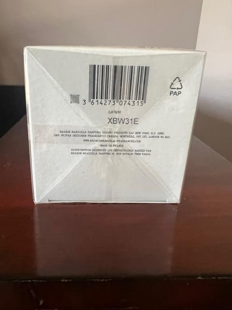Maison Margiela Replica Whispers in the Library Scented Candle 5.82 oz /165g NIB