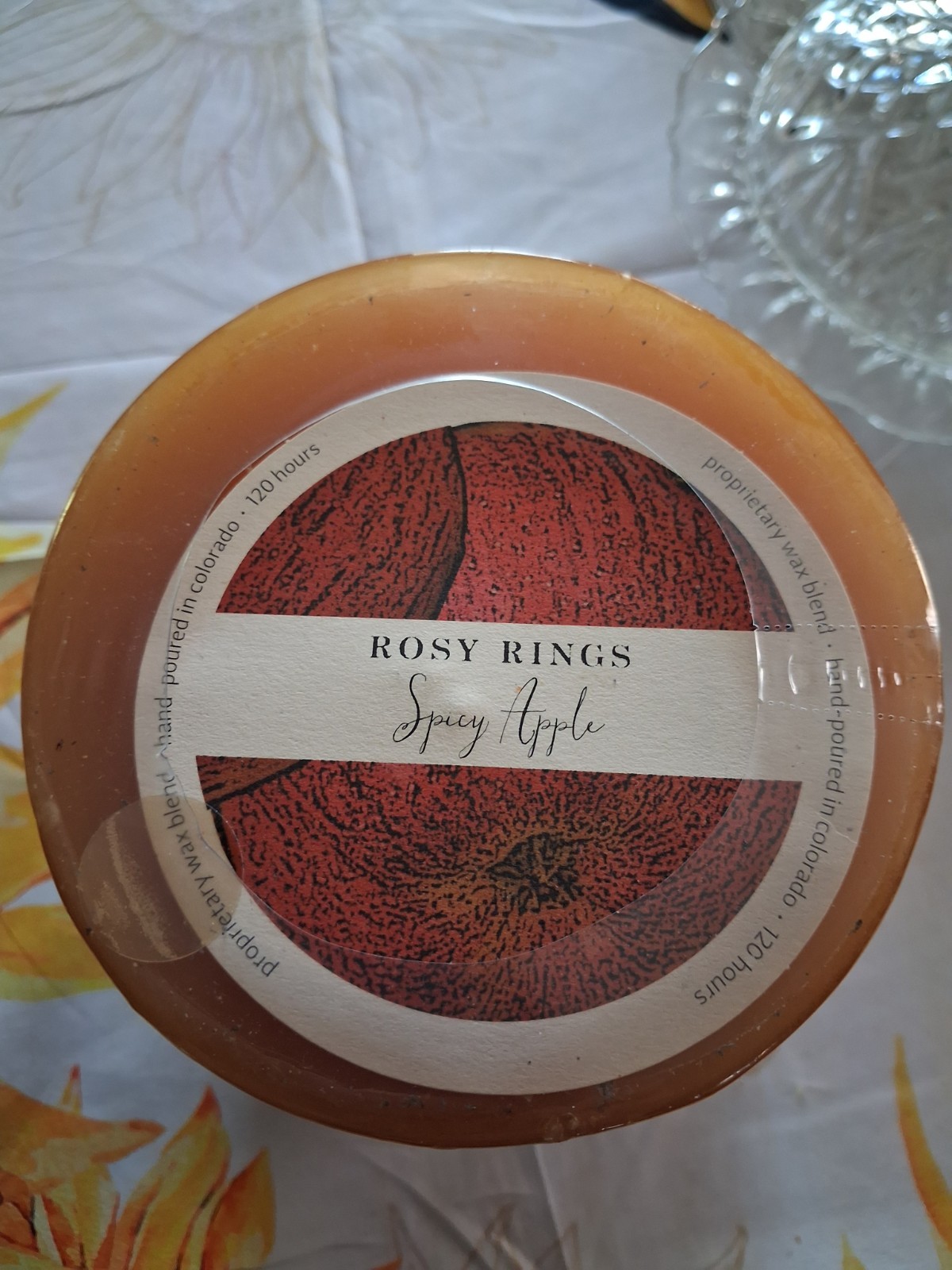 Rosy Rings Medium Round Botanical Candle – Spicy Apple 6.5 Burn Time 120 Hours