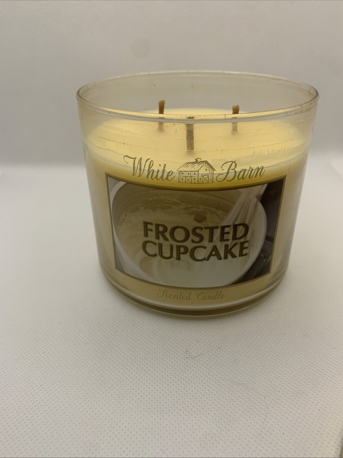 Bath & Body Works White Barn FROSTED CUPCAKE 3-Wick Candle 14.5 oz unburned.
