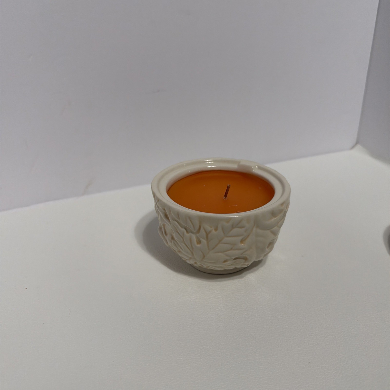 Hallmark Pumpkin spice Acorn Candle Oak Leaves Autumn Ceramic Jar w/Lid Used