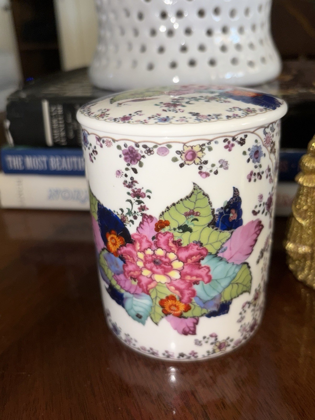 Tobacco Leaf Porcelain Container Candle, Fresh rose Scent. 4 Inch