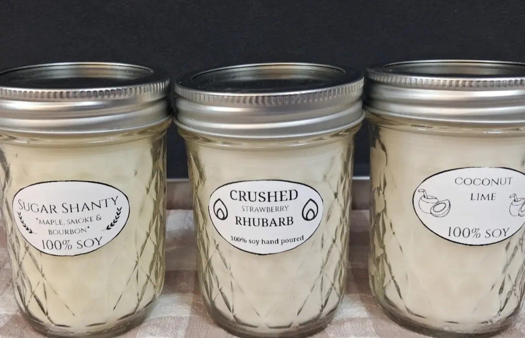 HANDMADE SOY CANDLES 100% SOY WAX ALL NATURAL, PHTHALATE FREE BEAUTIFUL BALL JAR