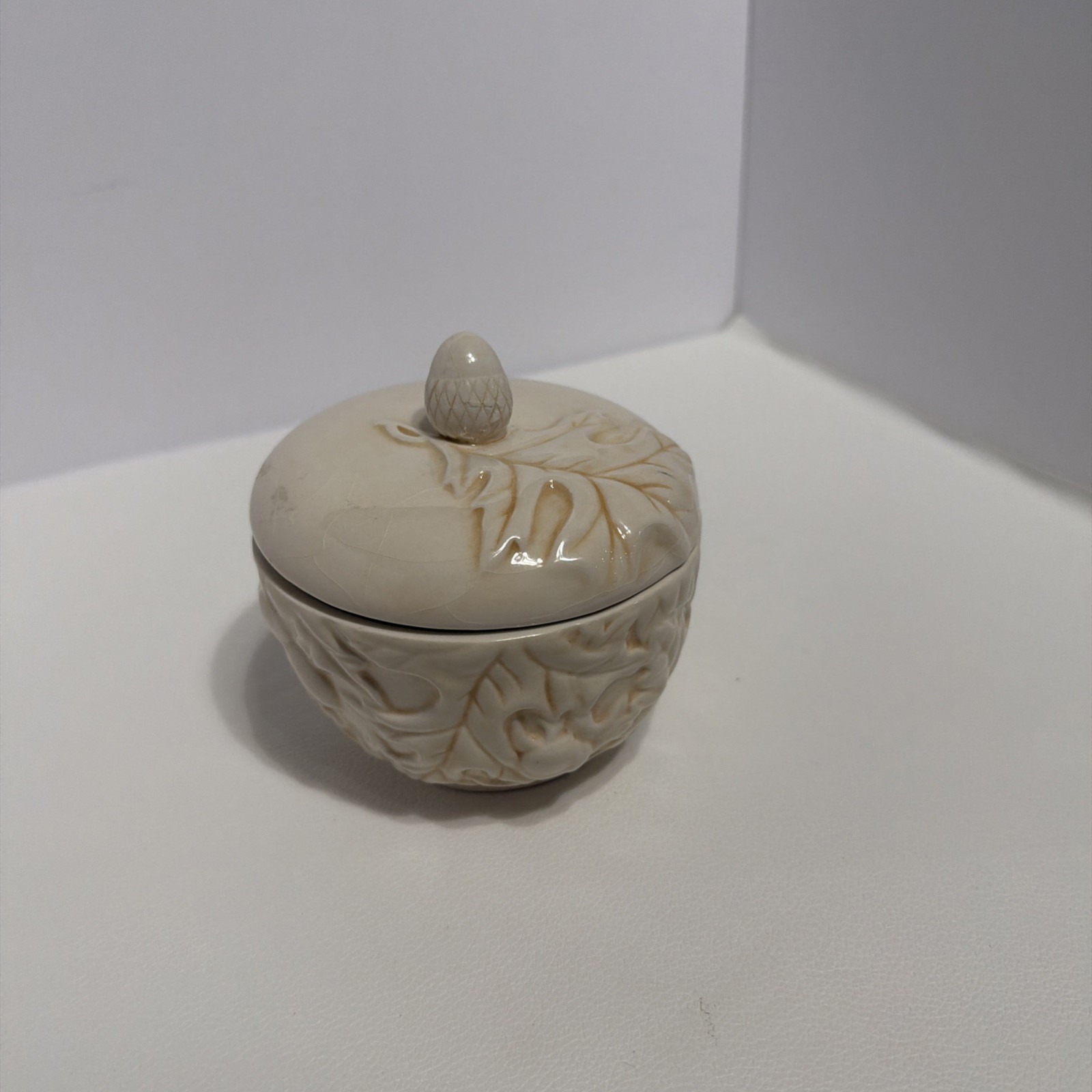 Hallmark Pumpkin spice Acorn Candle Oak Leaves Autumn Ceramic Jar w/Lid Used