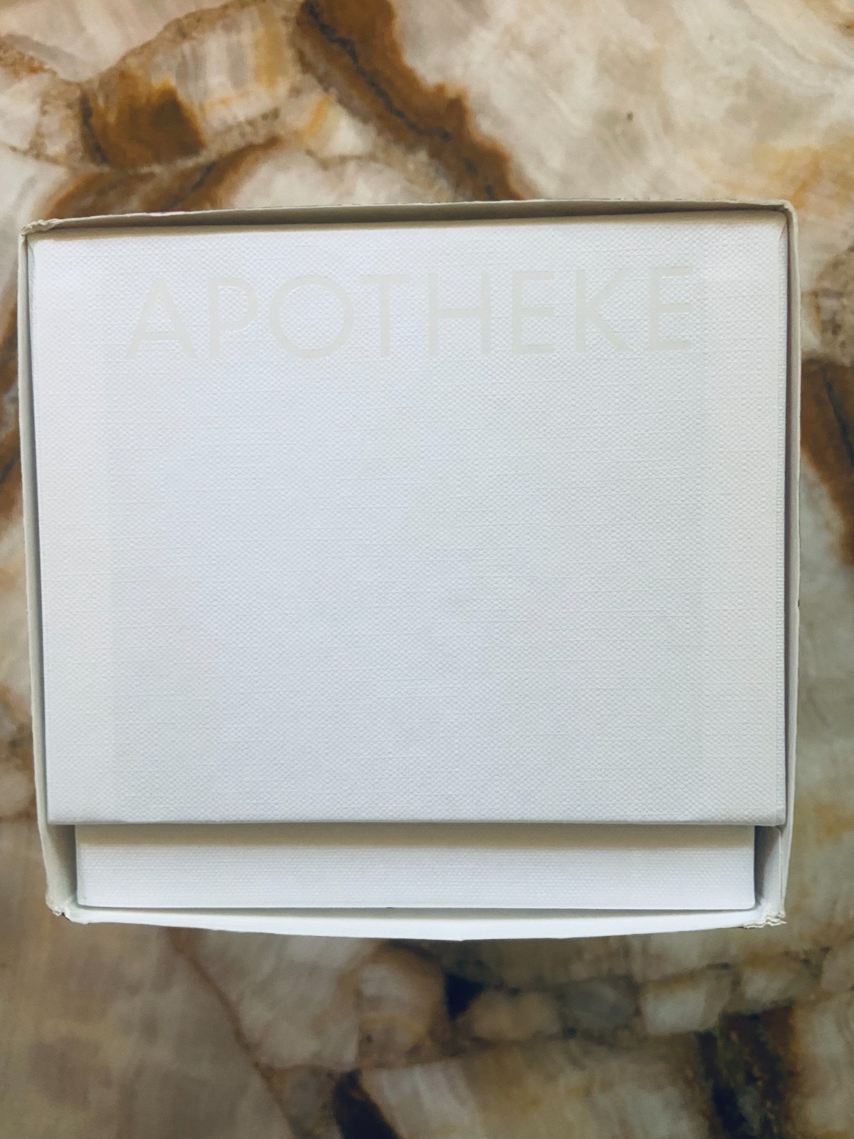 APOTHEKE~Cedarwood Ginger~Scented Candle~120-140 Hours~3 Wicks~26oz/761g~NEW
