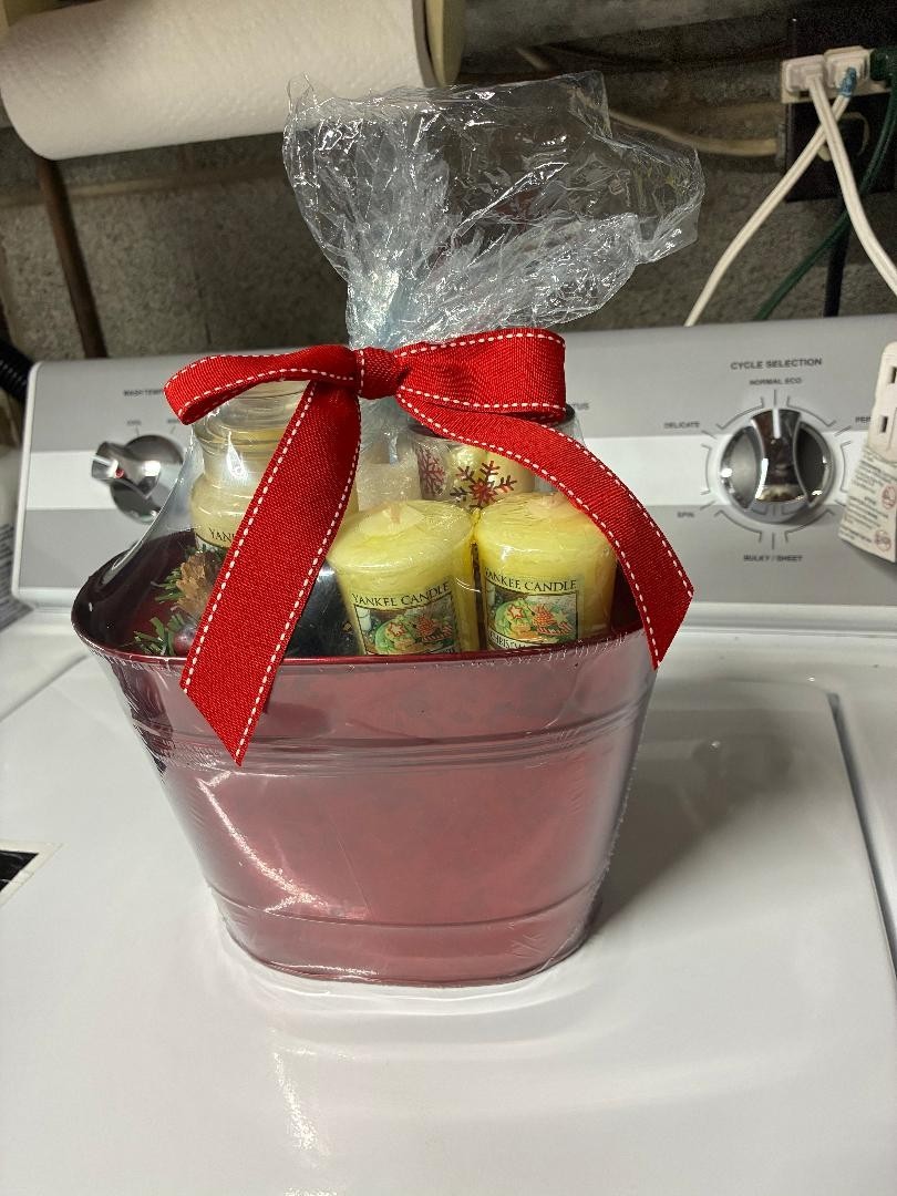 NEW in plastic! Yankee Candle set w a 3.7 oz candle, 2 votive candles, 1 holder