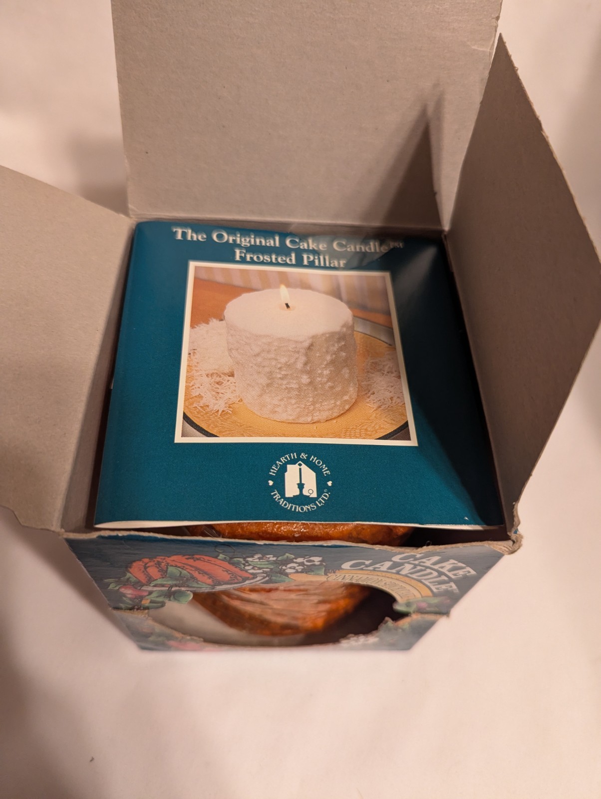 NIP vintage Cinnamon Spice cake candle, Lumi-Lite, Hearth & Home Traditions Ltd.