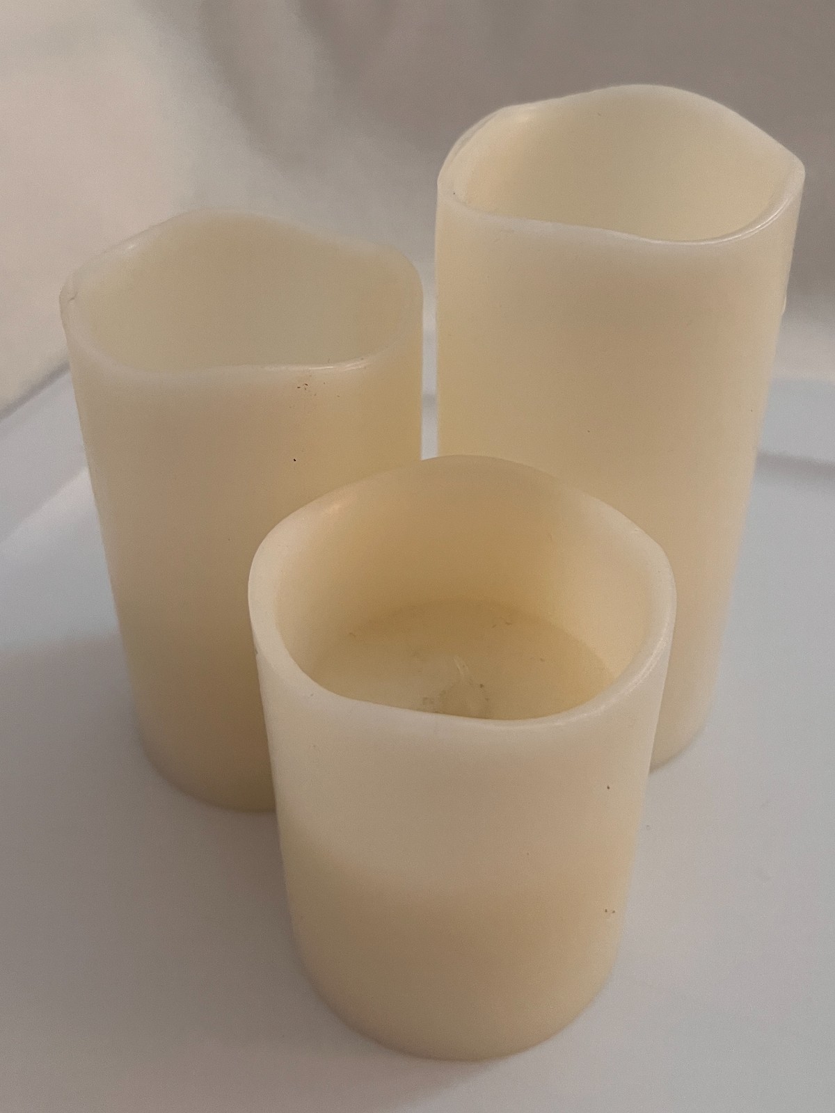 Set of 3 Matchless Lightweight Indoor Moving Flame LED Candles Free Batteries