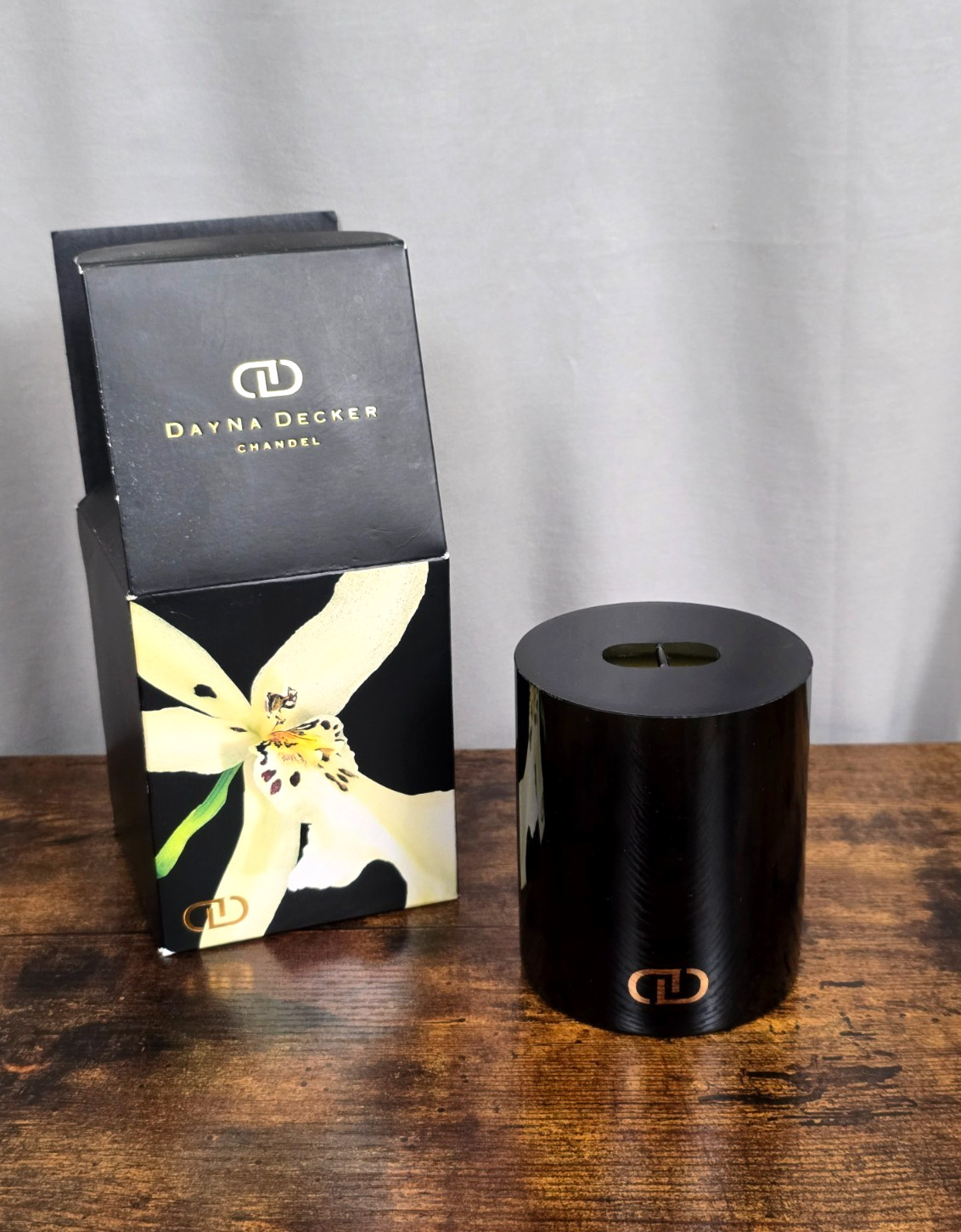 *NEW IN BOX!* DAYNA DECKER CHANDEL NYA 6oz Multisensory Candle w/Ecowood Wick