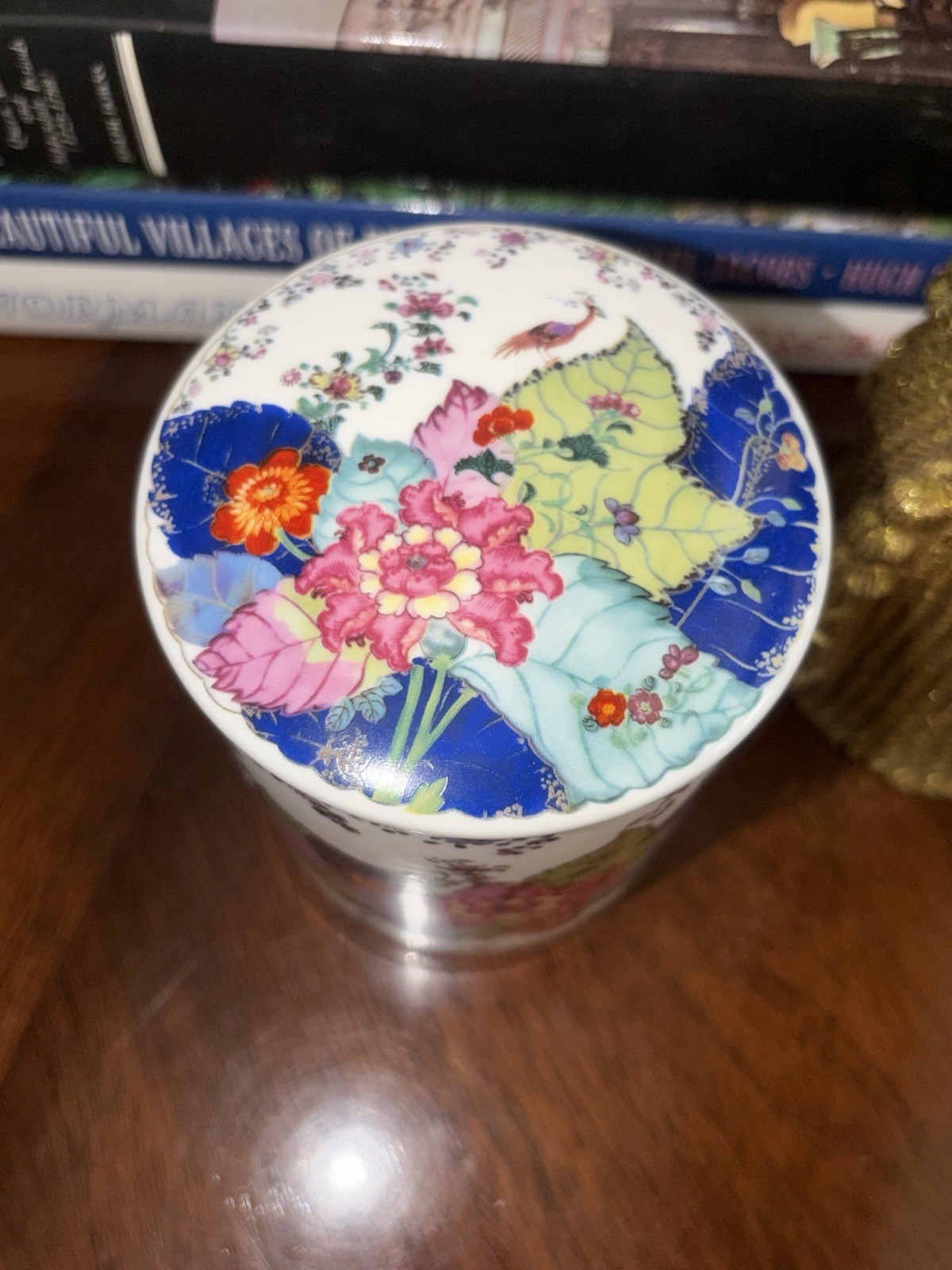 Tobacco Leaf Porcelain Container Candle, Fresh rose Scent. 4 Inch