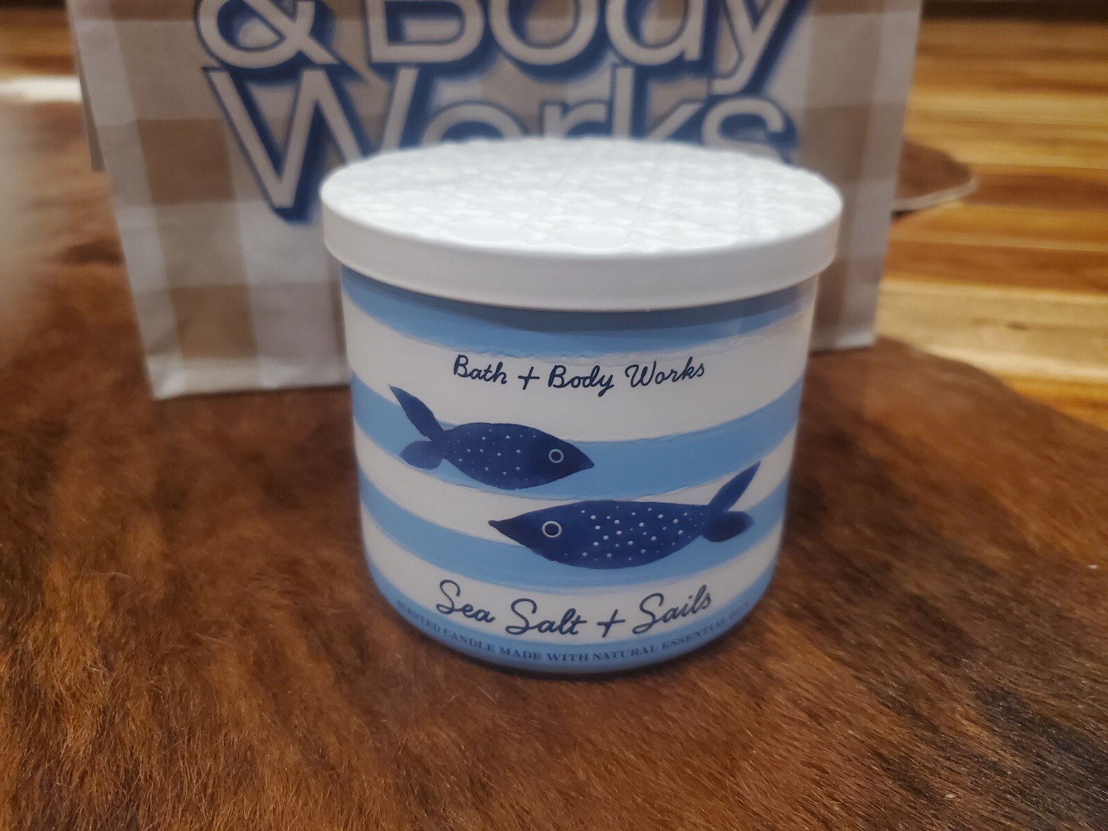 Bath and Body Works Sea Salt & Sails 3 Wick Candle Textured Lid Burns 25-45 Hrs