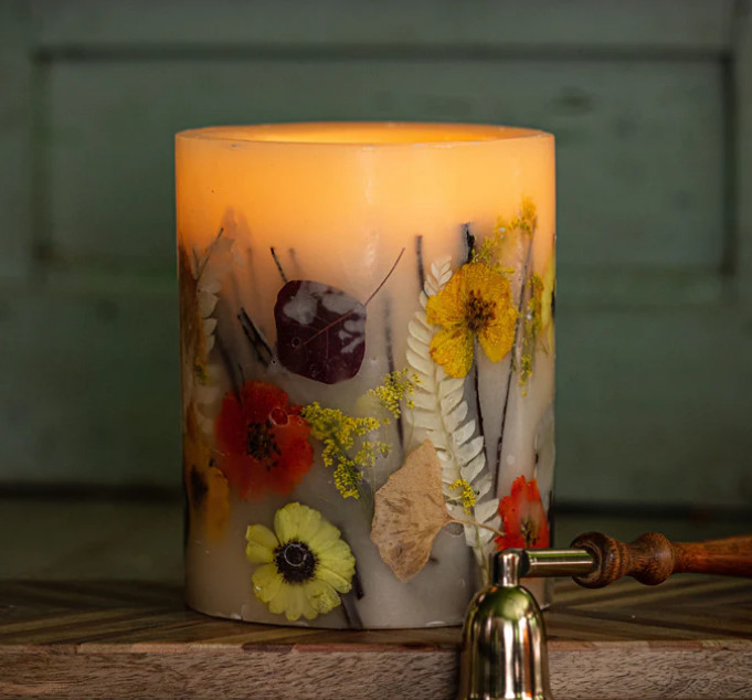 ROSY RINGS, HONEY TOBACCO LUXURY BOTANICAL CANDLE, 5.5″ TALL, 120 HRS