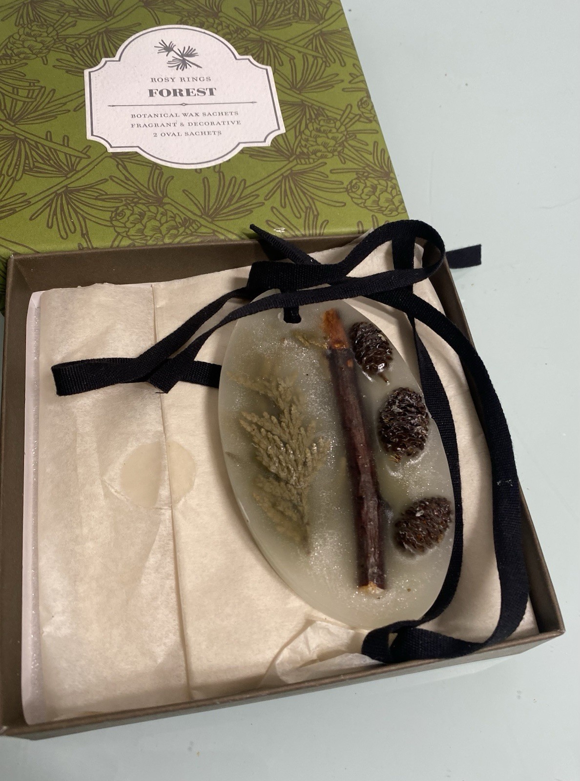 Rosy Ring Forest Botanical 85 Hr Candle & 2 Rosy Ring Forest Oval Sachets