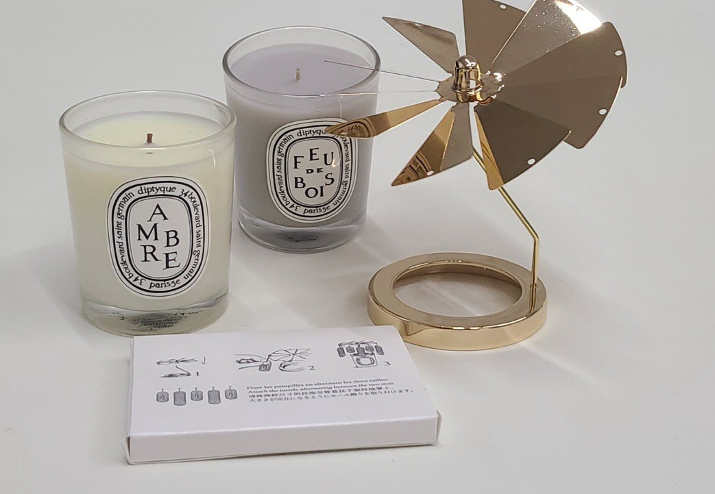 Diptyque Set of 2 Scented Candles with Carousel Feu de Bois & Ambre Limited Edit