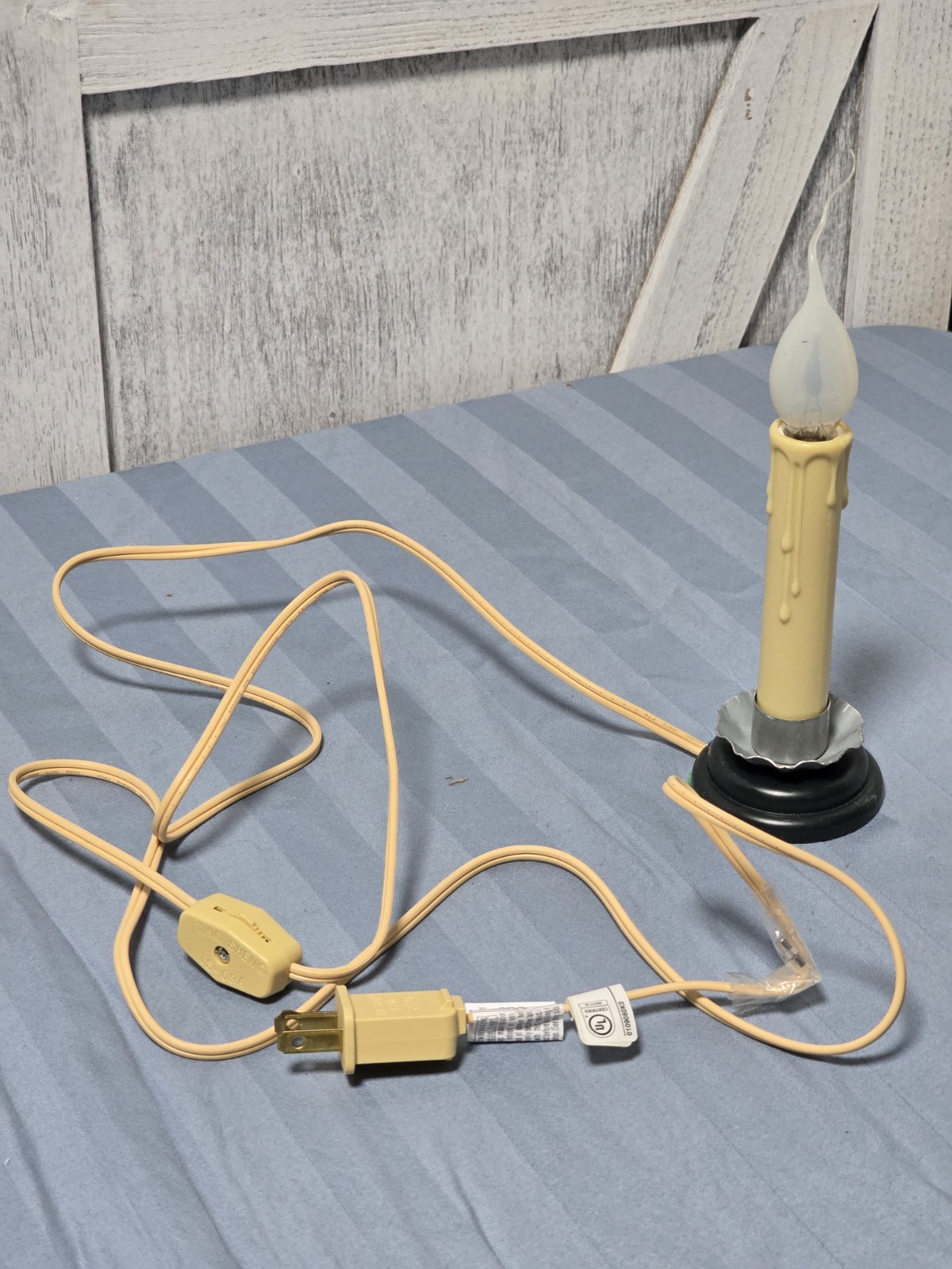 Country Electric Candle 1 Watt Flicker Bulb, On/Off Switch On Cord, Plug In