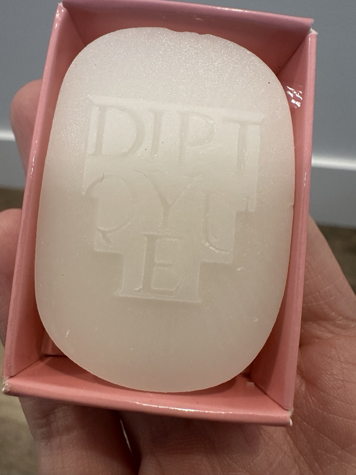 Diptyque Roses Scented Oval Mini 10g | Perfumed Oval