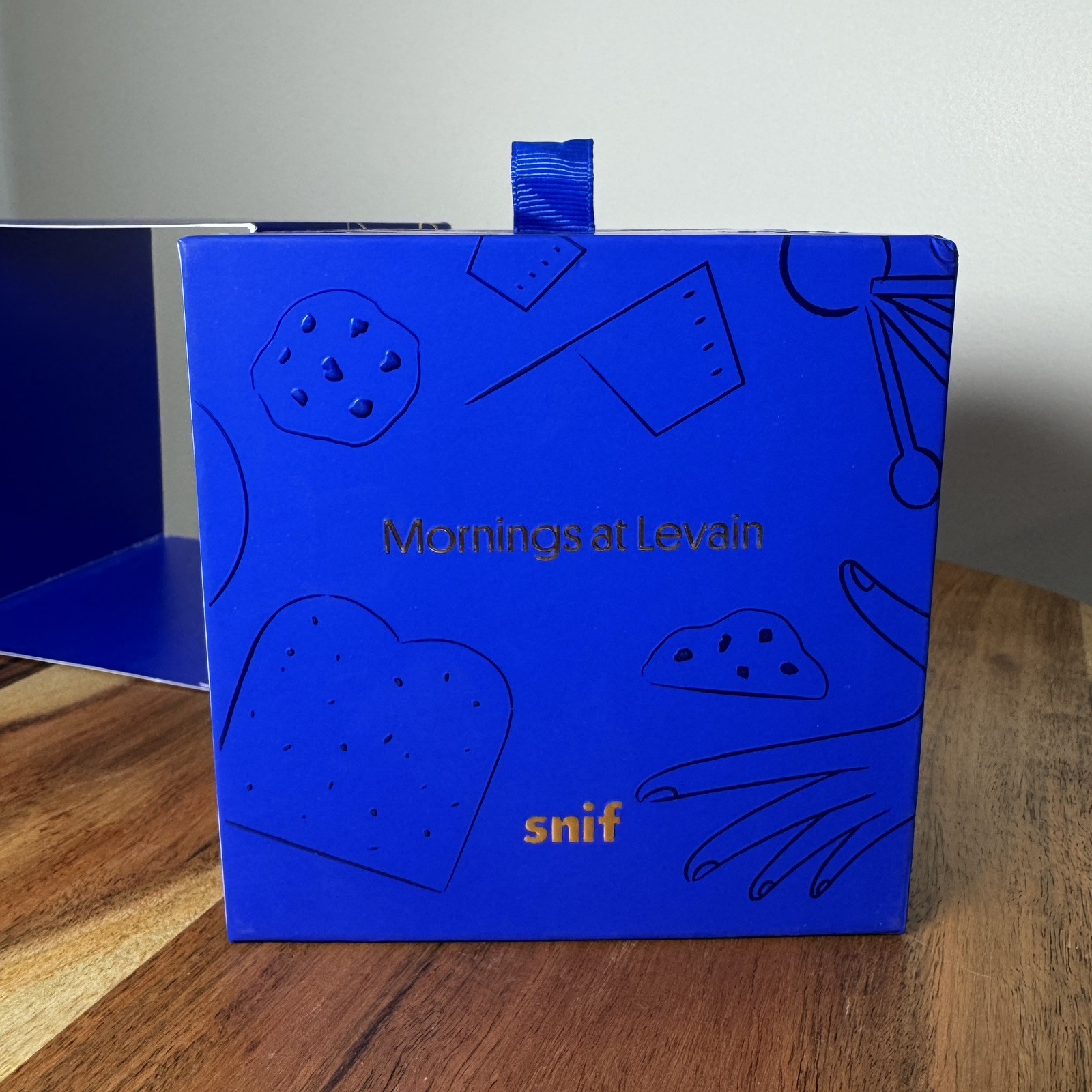 Snif Mornings At Levain Candle New In Box 2 Wick 8.5 oz Glass Jar, Soy Wax Blend