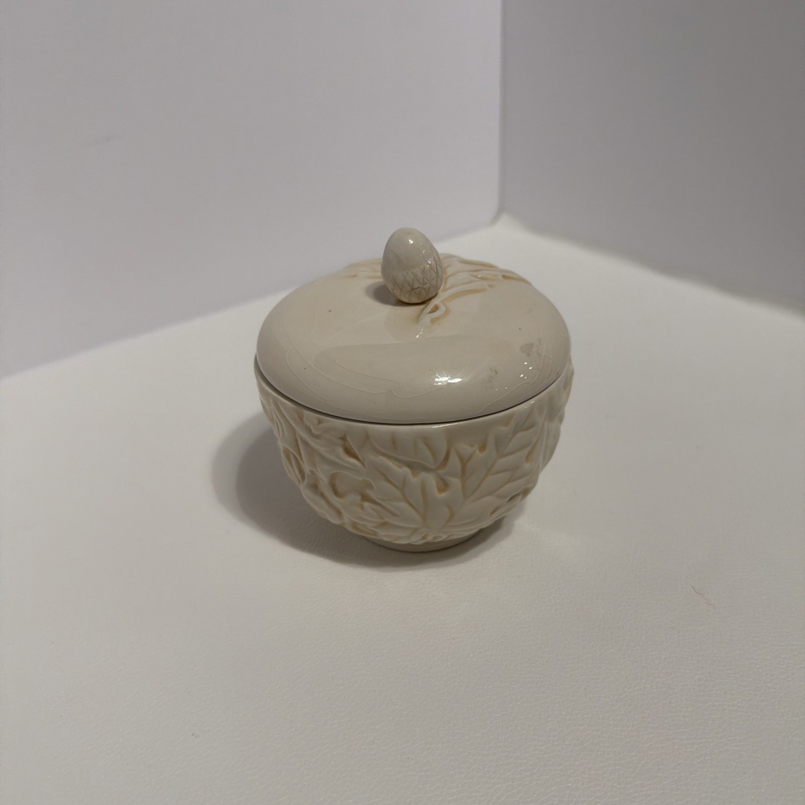 Hallmark Pumpkin spice Acorn Candle Oak Leaves Autumn Ceramic Jar w/Lid Used