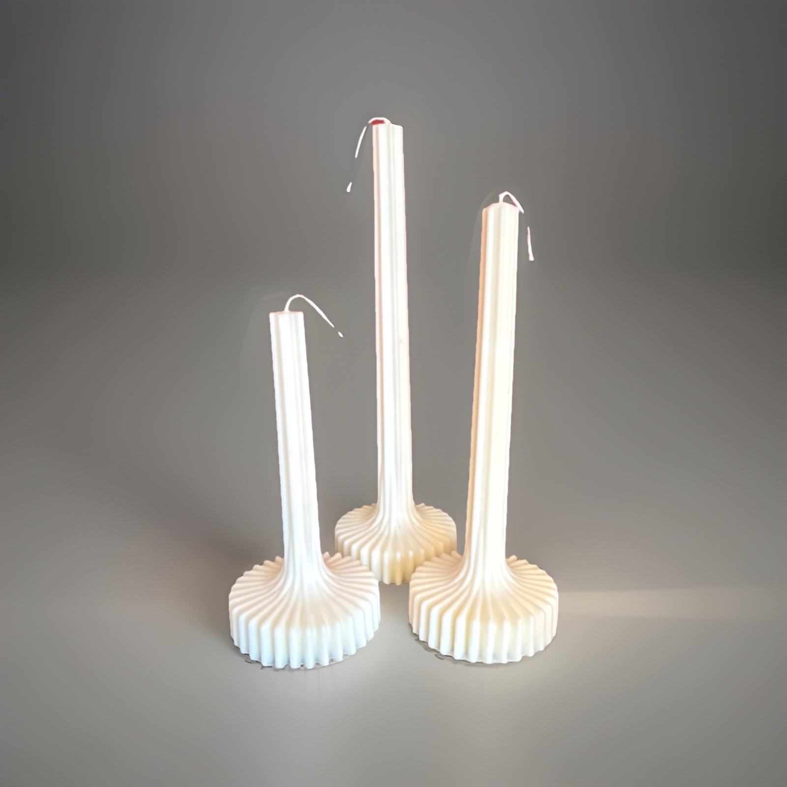 Set of 3 White Wax Asymmetrical Decorative Candles Modern Design Various Heights