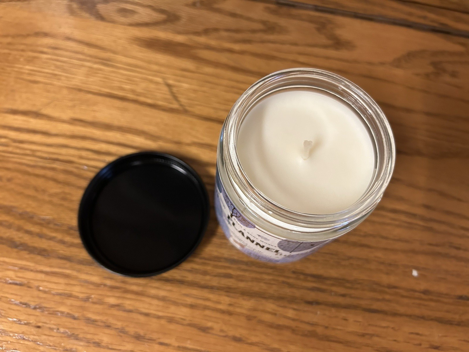 Bath & Body Works Flannel Single Wick 7 oz./198 g Scented Candle Made in Canada