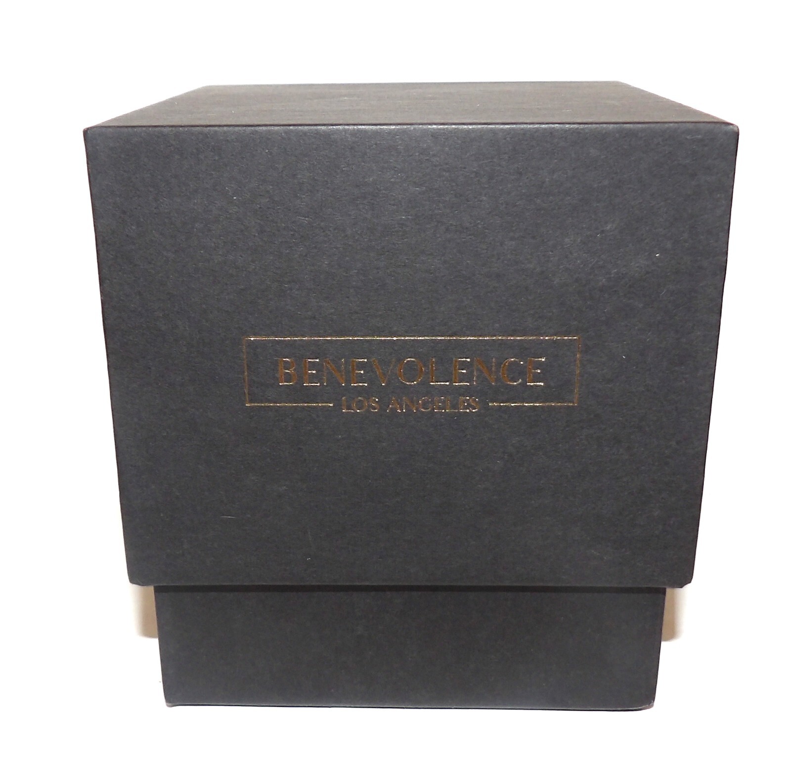 WONDERFUL NEW BENEVOLENCE ROSE & SANDALWOOD 220 G BLACK SOY CANDLE IN BOX