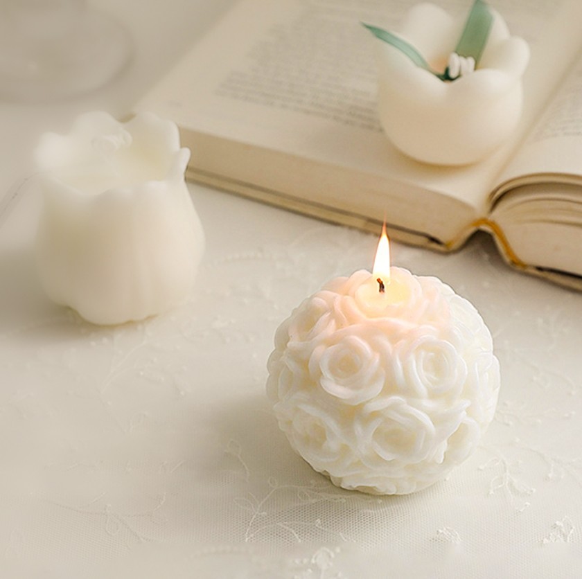 Round Rose Candle – White Soy Wax, Floral Scent, 2.4″ Diameter, 4–5hr Burn