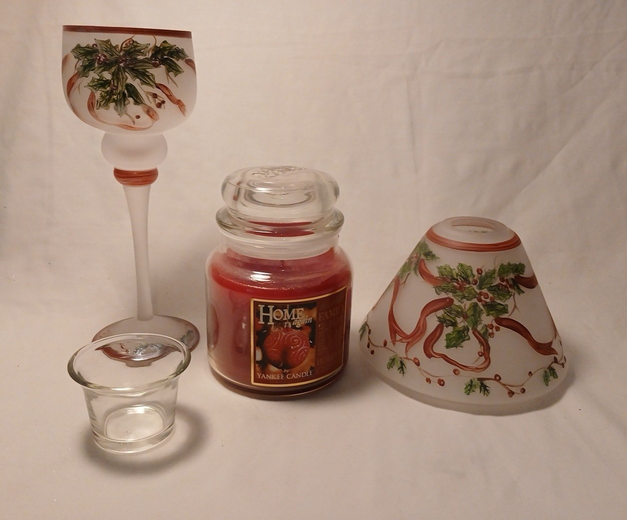 Yankee Candle HOLIDAY CHEER 14.5oz Jar, Frosted Holly Ribbon Topper, Stem Votive