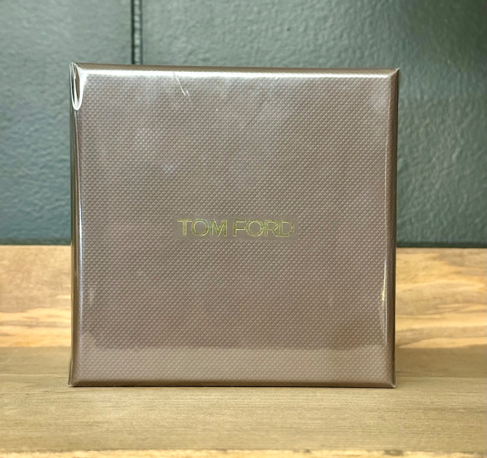 Tom Ford Candle – EBENE FUME – 6.2oz / 2.25″ – NEW In Sealed Box – Luxury Candle