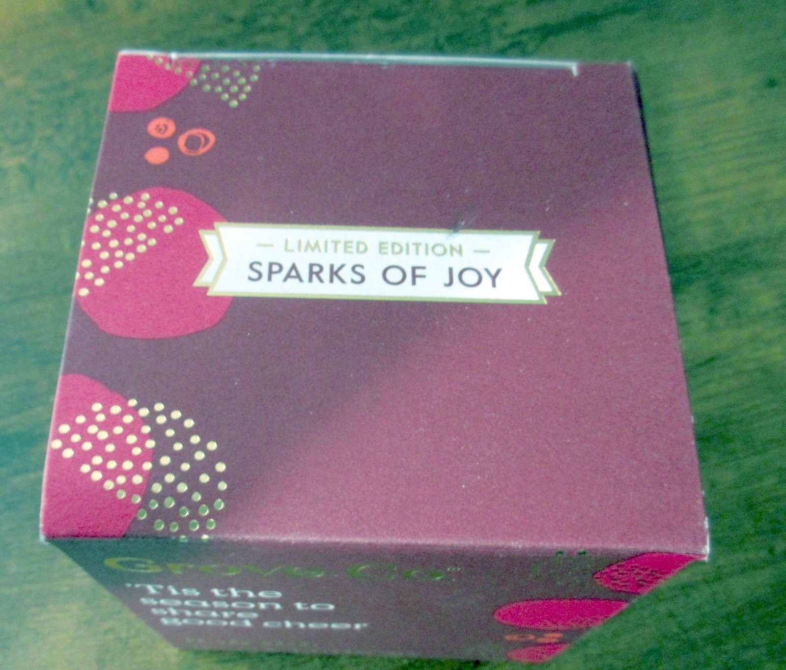 Grove Co. Sparks of Joy Holiday Soy Wax Candle – Spiced Berry – 5.5 oz. – NEW