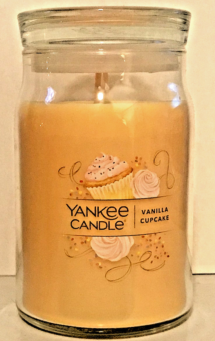 VANILLA CUPCAKE CANDLE LARGE SIGNATURE JAR 20 OZ – 2 WICK YANKEE CANDLE CREAM