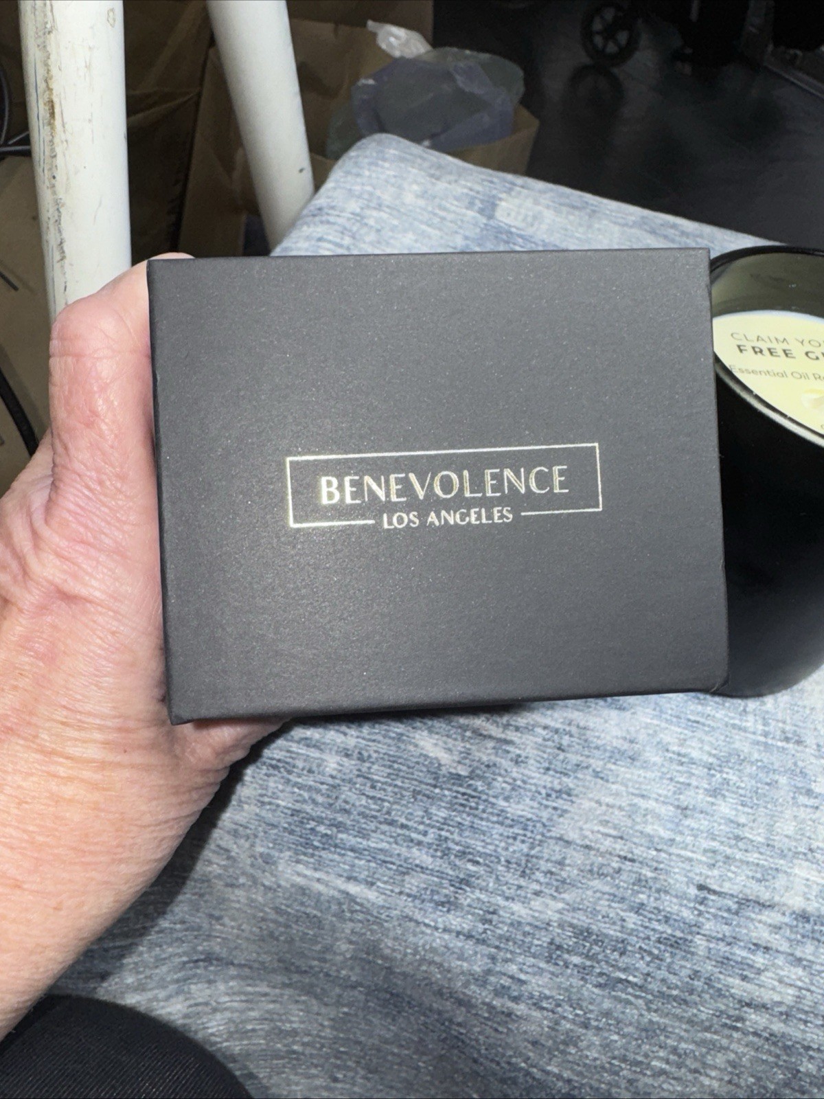 BENEVOLENCE LA ROSE & SANDALWOOD SOY CANDLE 220g NEW In Box