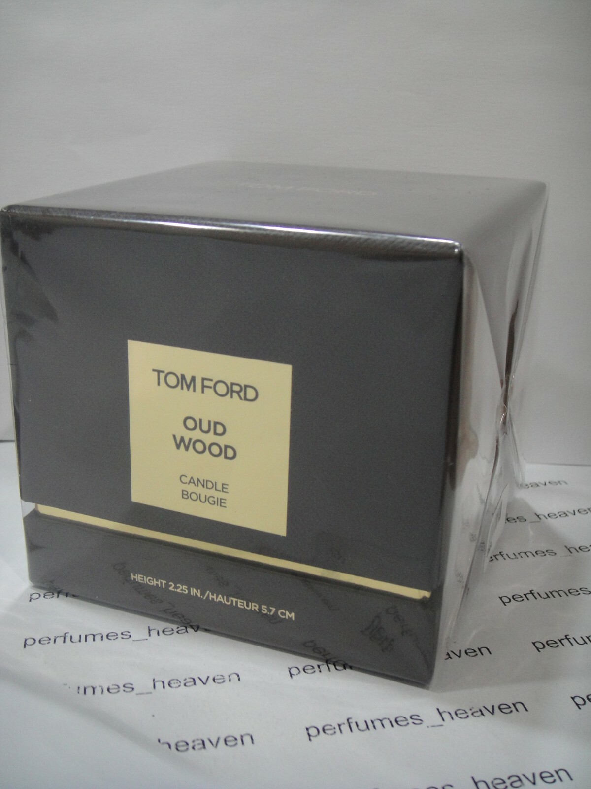 TOM FORD Oud Wood Perfume Candle 40 Hour Burn Time 2.25 IN. / 21oz Sealed Box