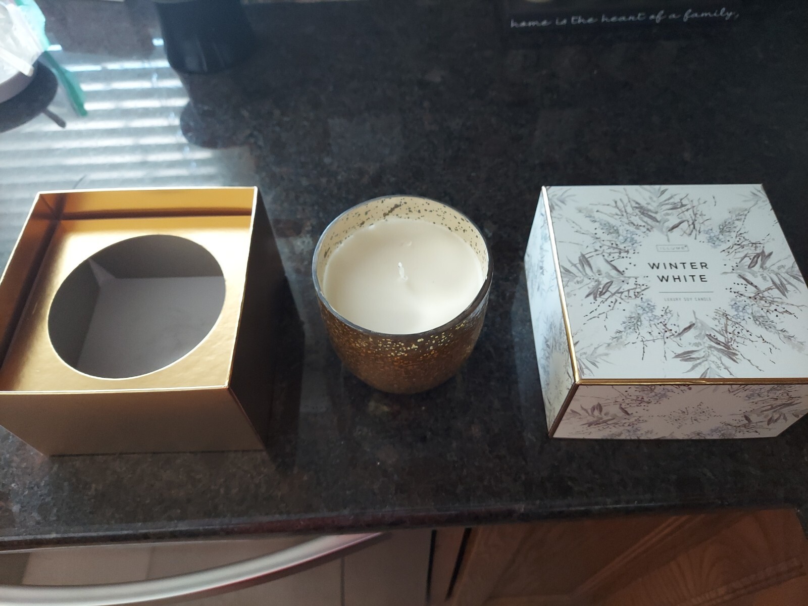 ILLUME WINTER WHITE LUXURY SOY CANDLE GLASS GOLD COLOR 120 HOURS BURN