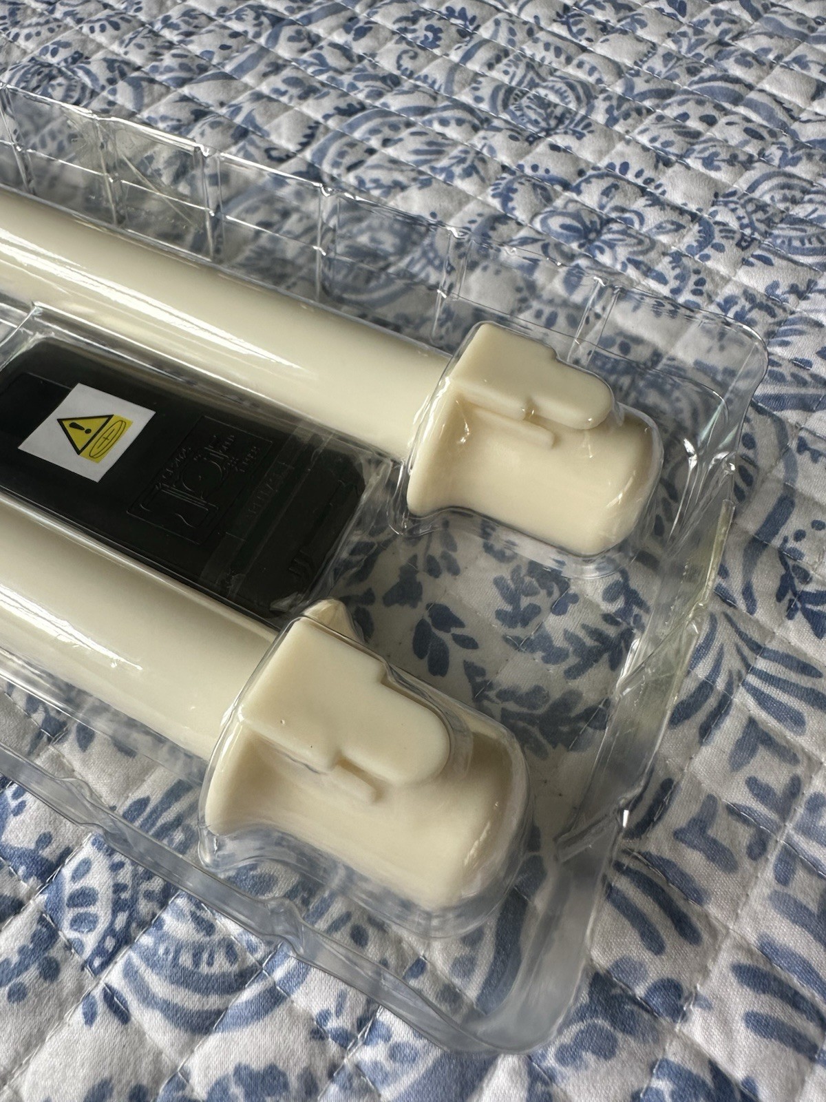 Bethlehem Lights 2 Cordless LED Window Taper Candles With Remote Control/Timer