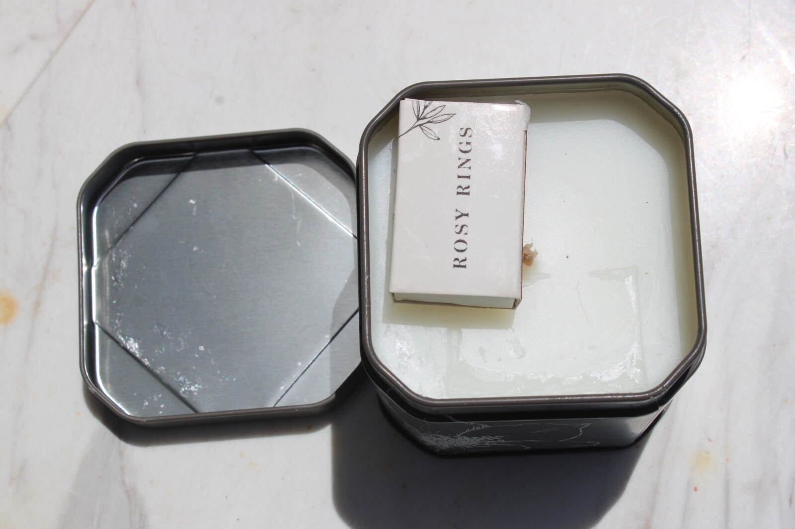 Rosy Rings Botanical Signature Travel Tin Candle – Spicy Apple – Lrg. 8.4 oz