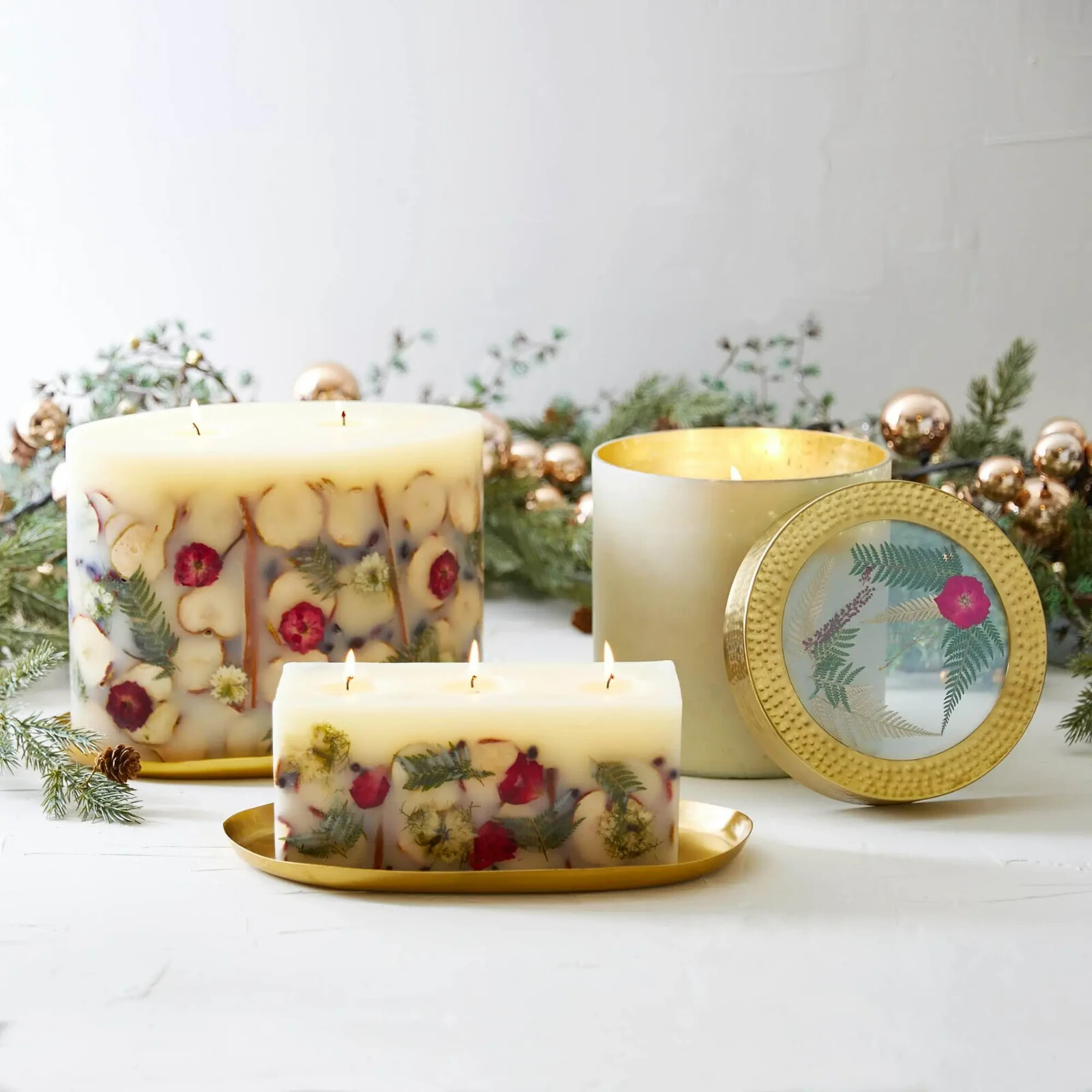ROSY RINGS, SPICY APPLE MEDIUM BOTANICAL CANDLE, 6.5″ TALL, 200 HRS