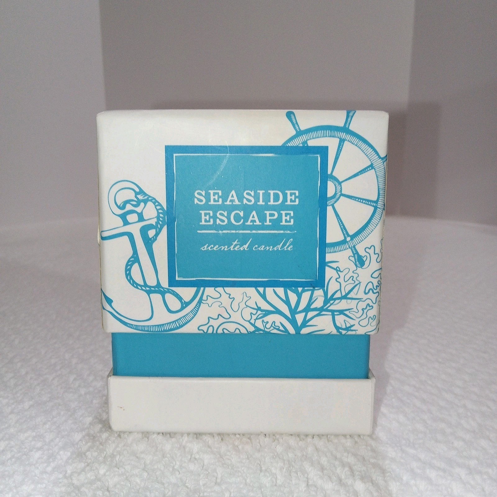 NEW Seaside Escape Scented Candle 7.7oz Burn Time 30 Hrs Made In India BlueGreen