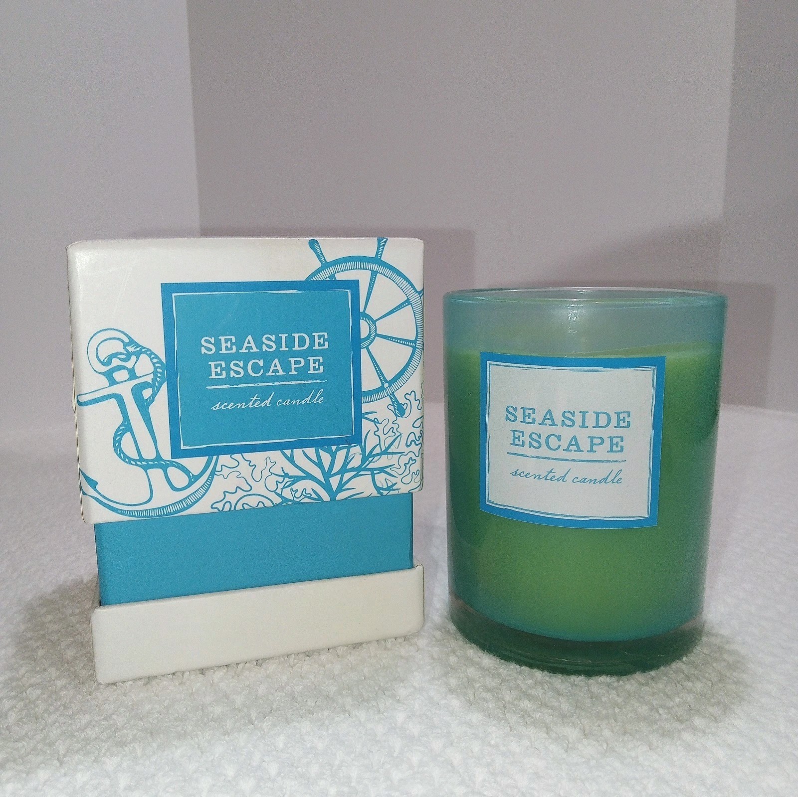 NEW Seaside Escape Scented Candle 7.7oz Burn Time 30 Hrs Made In India BlueGreen