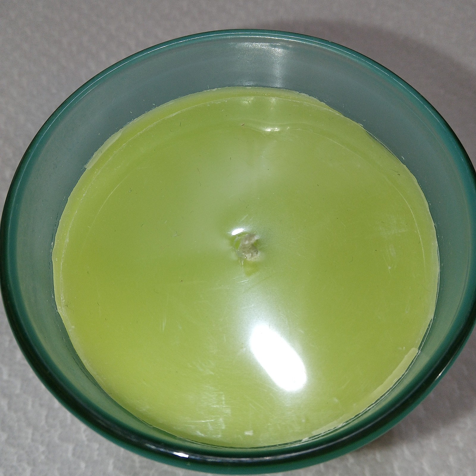 NEW Seaside Escape Scented Candle 7.7oz Burn Time 30 Hrs Made In India BlueGreen
