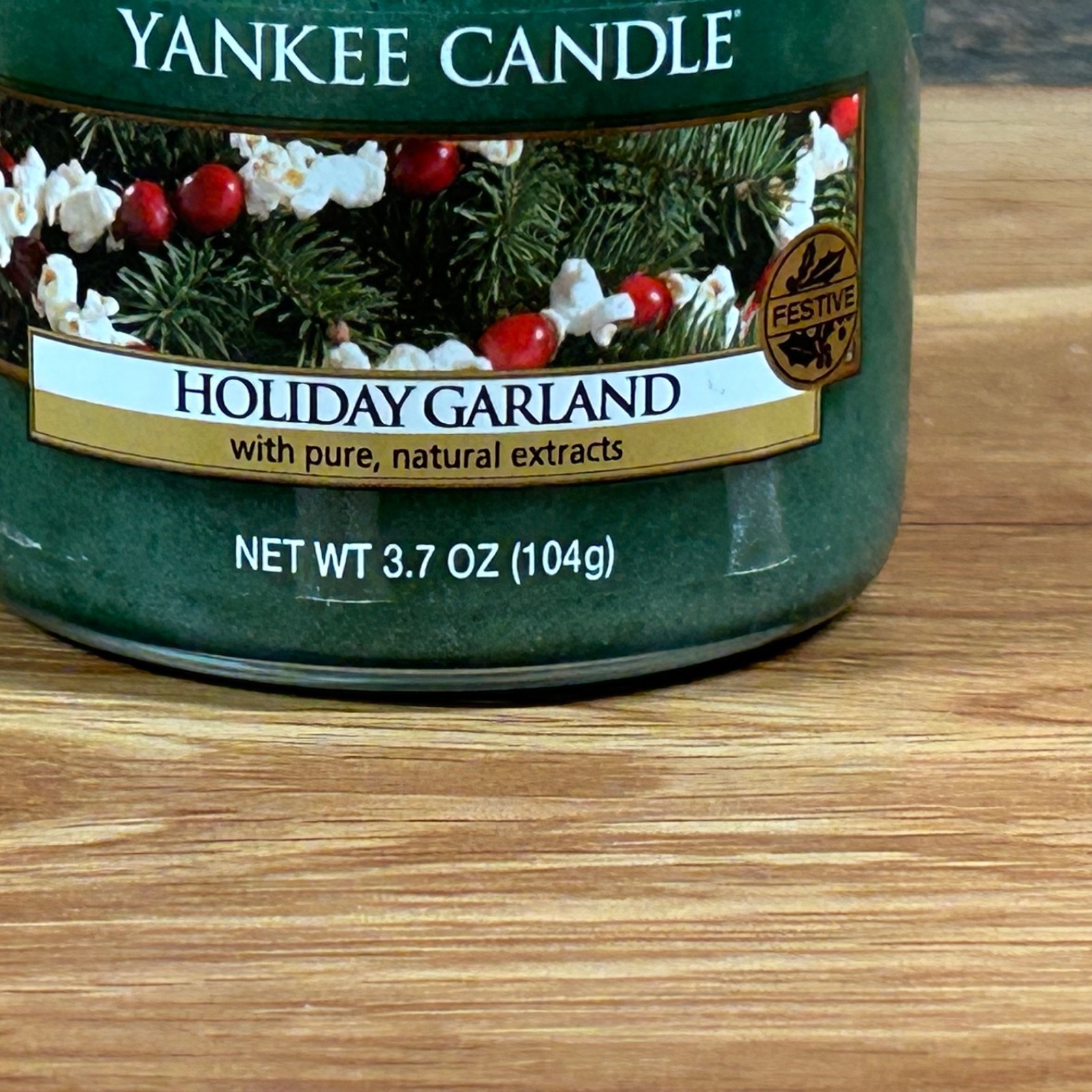 Yankee Candle Holiday Garland Small 3.7 ounce Glass Jar New Retired