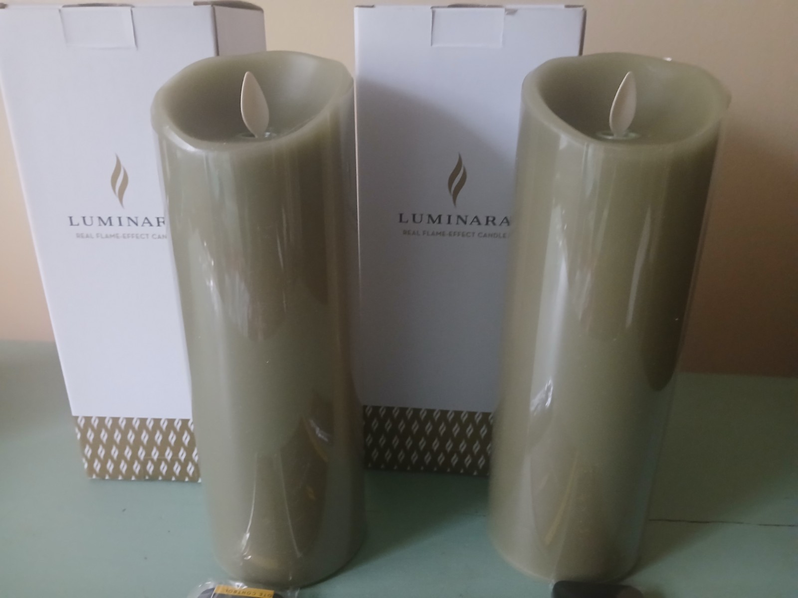New LUMINARA Flame Effect Green PILLAR CANDLE 8.5″ Set of 2 with Remotes IN BOX